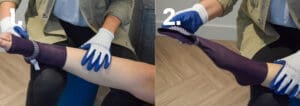 Stap 1 en 2 van het uitrekken van steunkousen: aan de lus trekken en voorzichtig over de voet laten glijden.